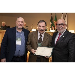 Médico campolarguense homenageado pelo CRM-PR na passagem do Jubileu de Ouro